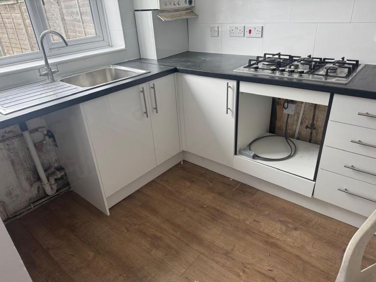 To rent 3 bed newly renovated house