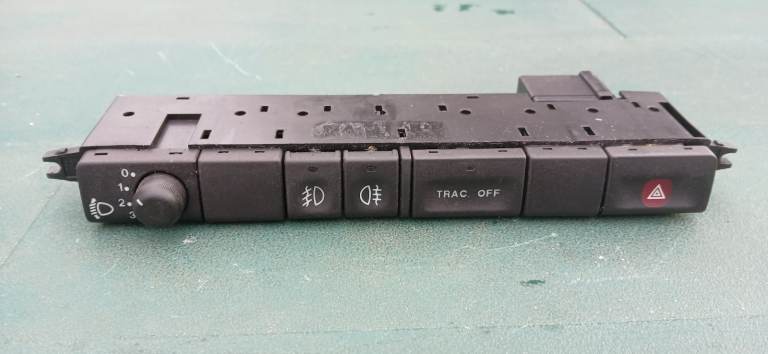 JAGUAR XK8 XKR X100 CONSOLE SWITCH MODULE WITH FRONT & REAR FOGS TRAC/HAZARDS 1996 - 2006