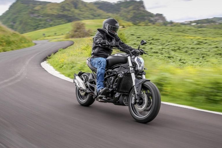 Benelli 502 C Cruiser Custom Motorcycle 500cc A2 Low Seat Like Ducati Diavel