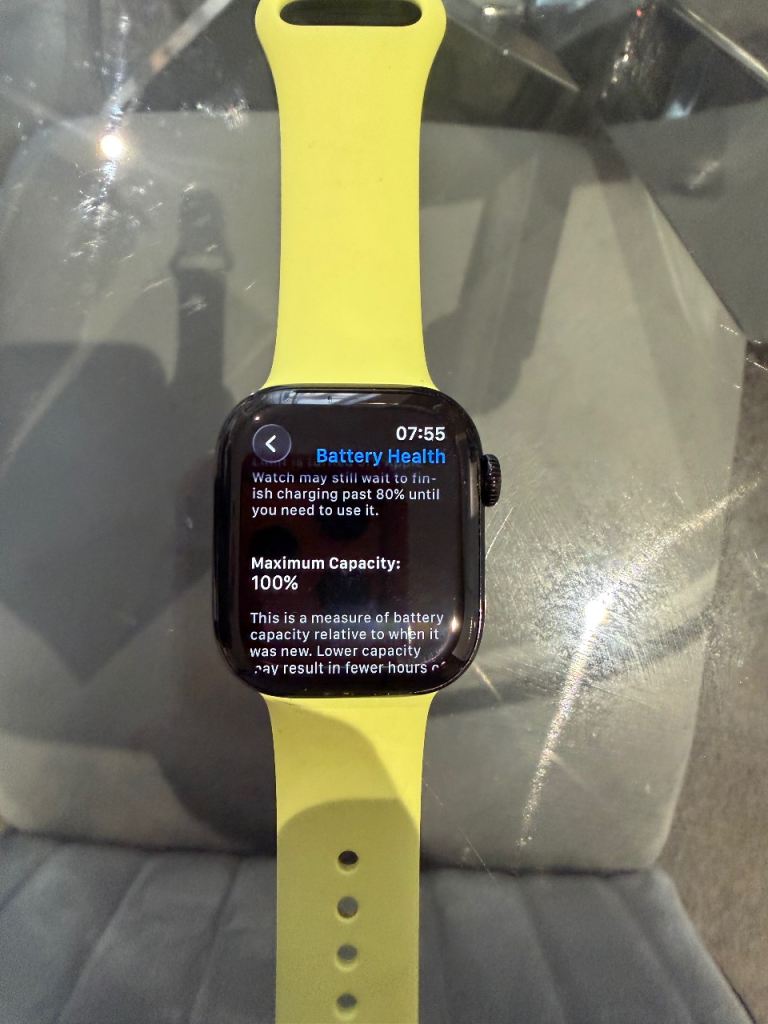 Apple Watch (GPS) 42mm - Black with Yellow Sport Band