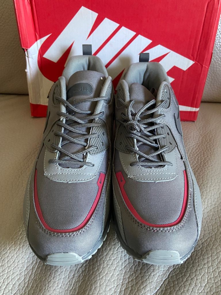 NIKE AIR MAX 90 surplus Trainers - Grey with Red Trim, Size UK 11