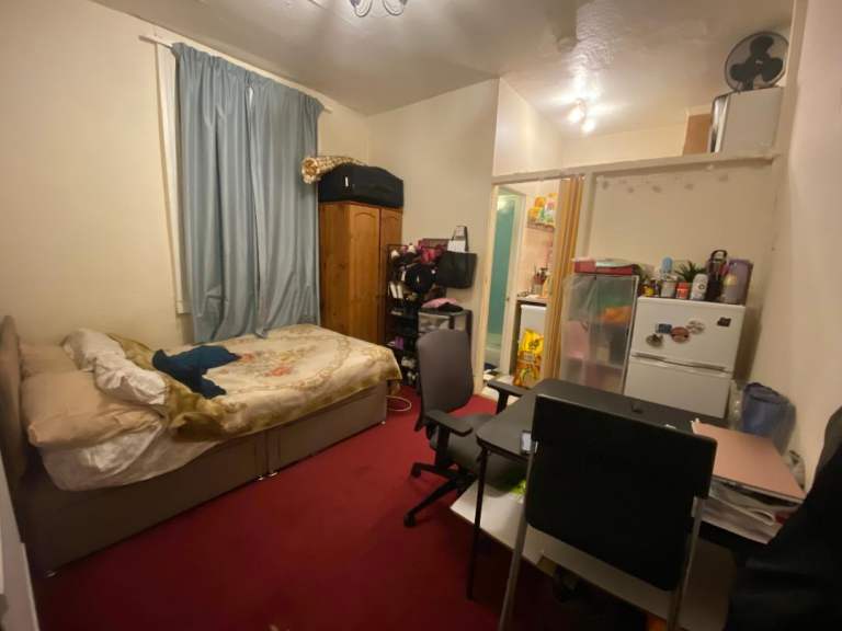 Nice Studio Flat Bills Included 1.5 Mile Manch City Centre,1 mile Salford Uni Free internet £775pm