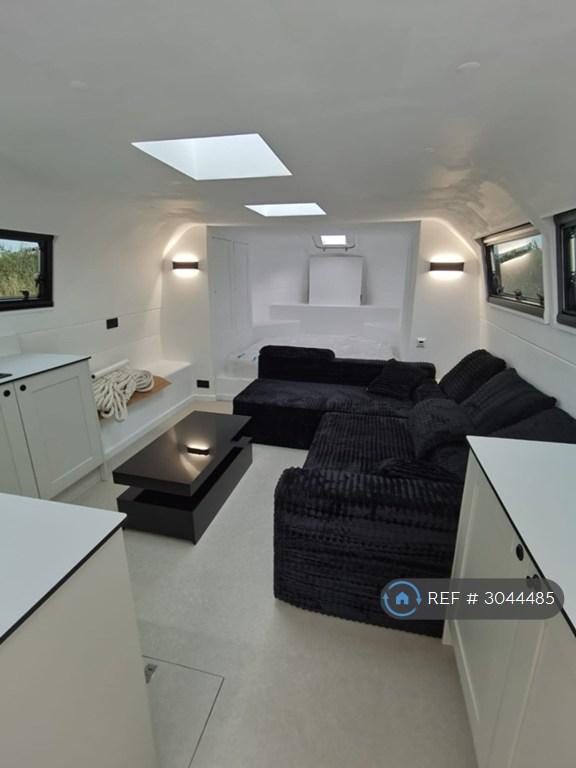 1 bedroom house in Rope St, London, SE16 (1 bed) (#3044485)