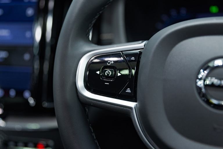 2022 Volvo XC60 2.0 B4D R DESIGN Pro 5dr AWD Geartronic ESTATE DIESEL Automatic