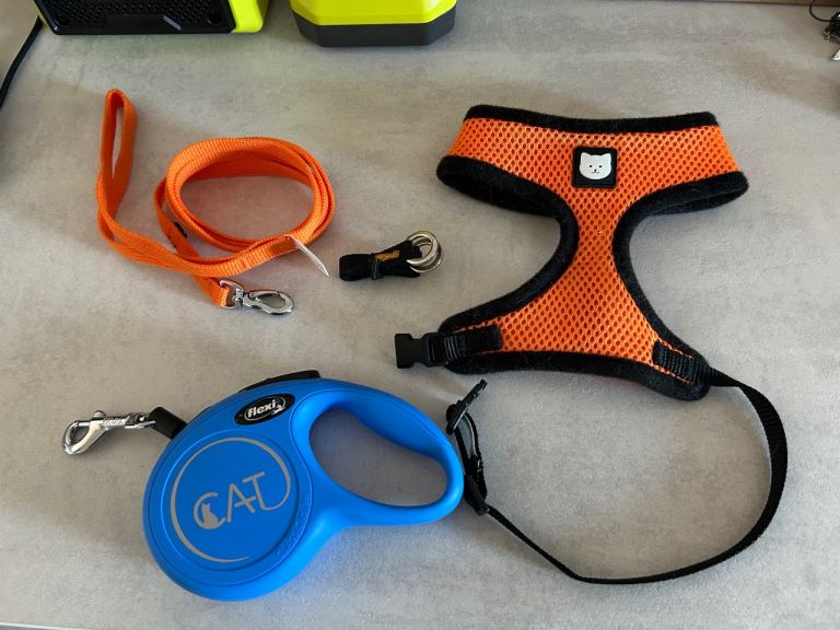 FLEXI 3m Cat Lead and Harness - used once 