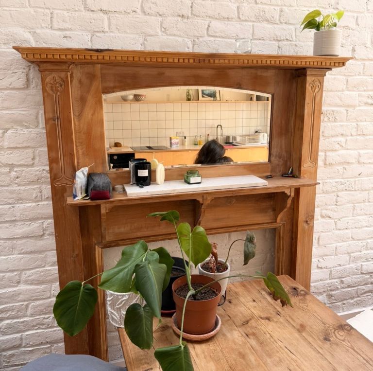 Fire place surround