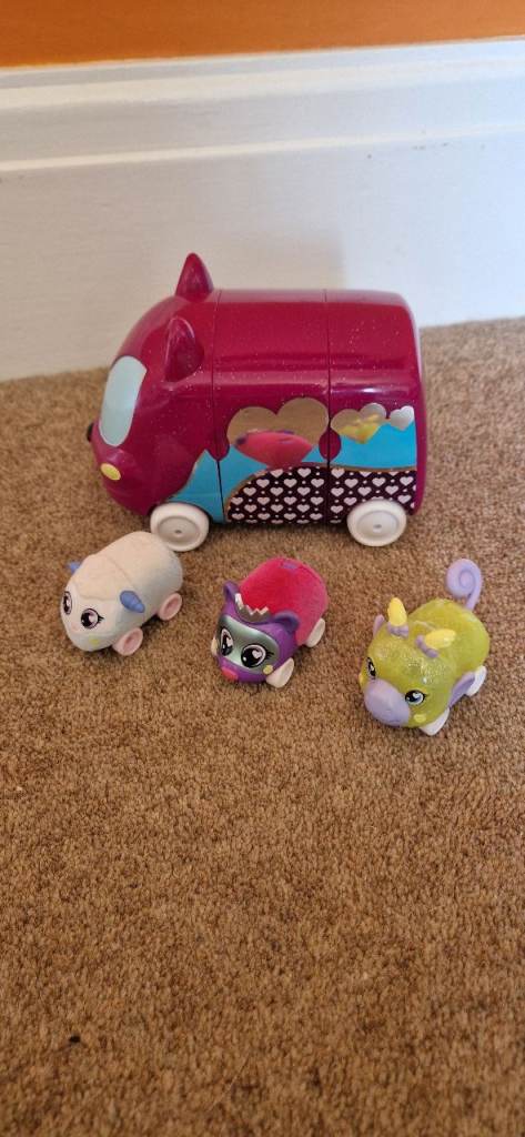 TOMY RITZY ROLLERZ HEELZ ON WHEELZ PLUS EXTRA BESTIES. EXCELLENT CONDITION.