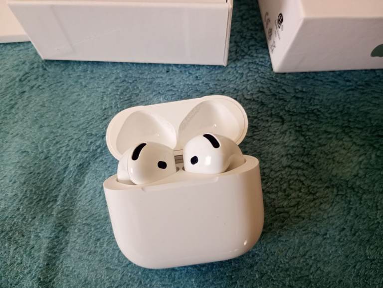 Original apple air pods 4 