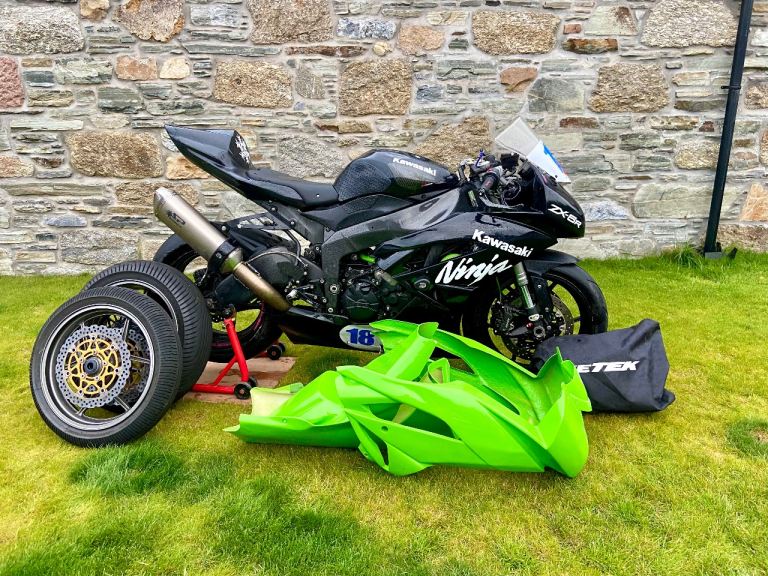 Kawasaki zx6-r track bike