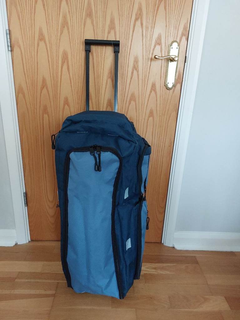 Adventuridge Essentials Wheeled Duffle Bag in Blue