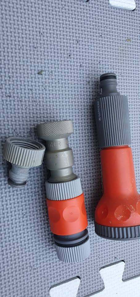 Garden Hose Connectors and Spray Nozzle – Good Condition