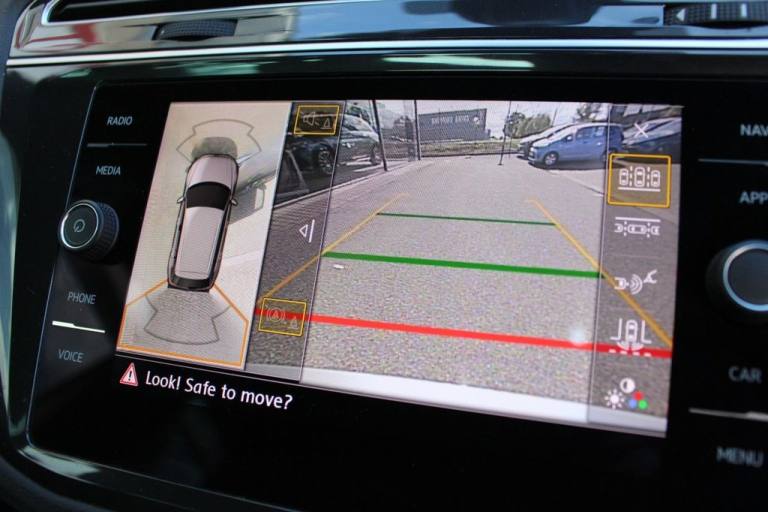 2020 70 VOLKSWAGEN TIGUAN 2.0 TDI R-LINE TECH SUV 5DR DIESEL DSG EURO 6 (S/S) (1