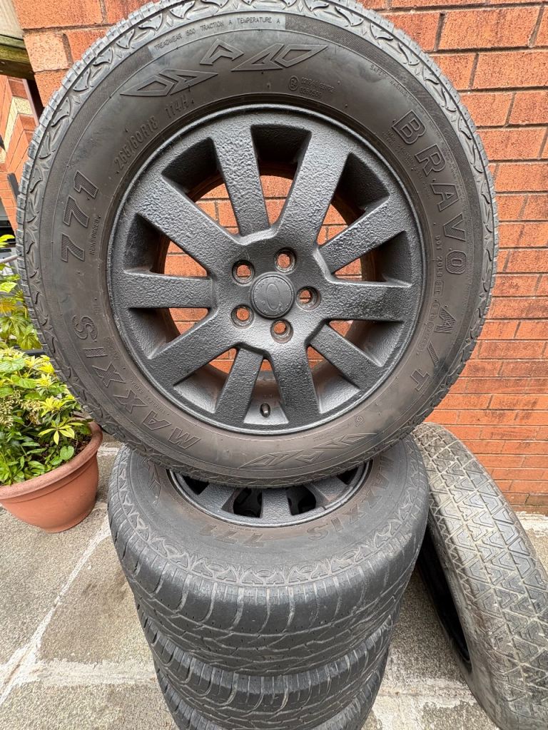 Landrover Discovery 3 four wheels & good tyres plus space saver spare wheel 
