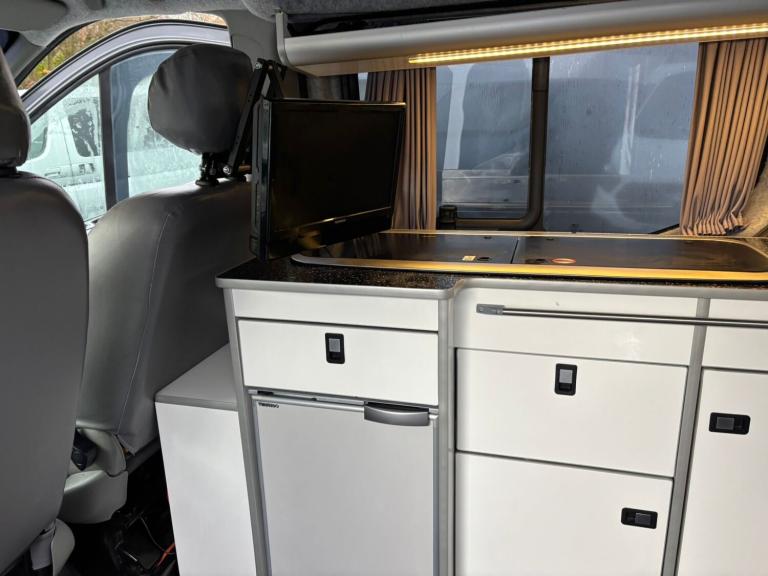 Vauxhall vivaro 2 berth camper 5 seats and 5 belts in good condition 