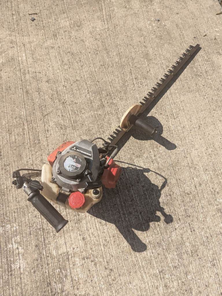 Mitsubishi T130 hedgeclippers