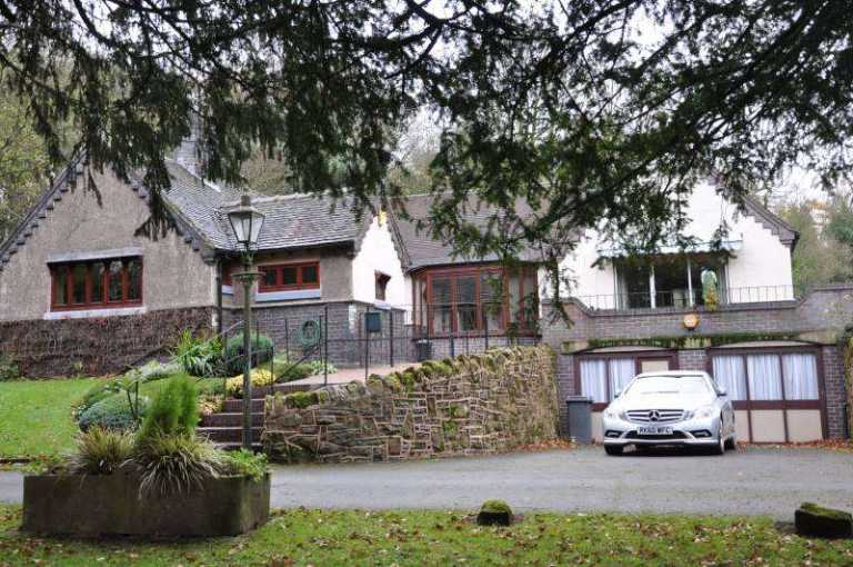 SMALL DOUBLE ROOM BILLS INC M1 J28 - NG16 / DE55 NEAR ALFRETON / DESIGNER OUTLET