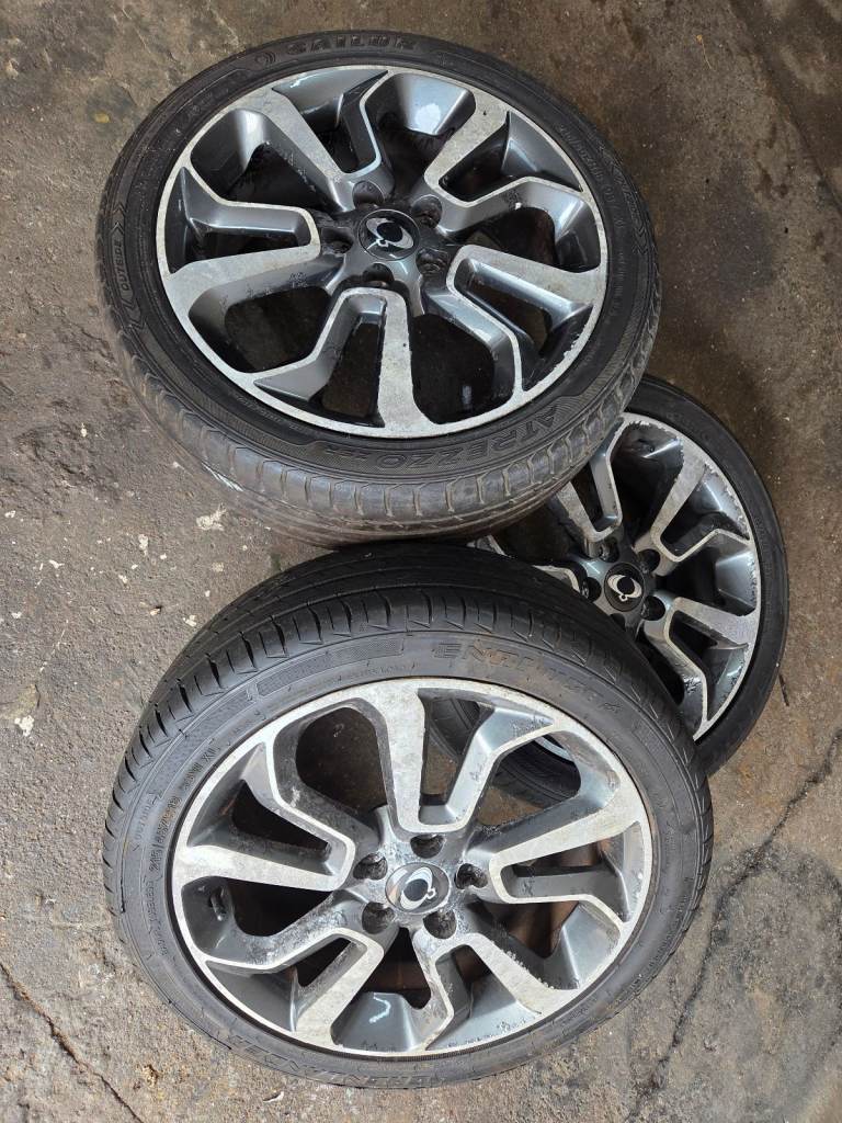 Ssangyong Tivoli 18" Alloy Wheels £40 Each / 215 45 18 / Collection Gateshead