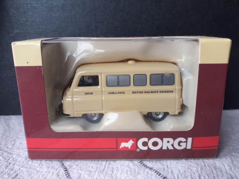  Corgi Trackside 1.76 DG202000 Austin J2 Swindon Ambulance (never unpacked)