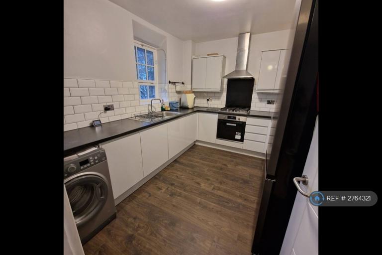 3 bedroom flat in Newburn Street, London, SE11 (3 bed) (#2764321)