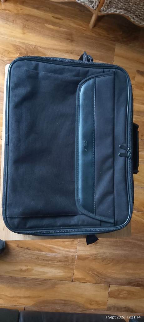 Black Laptop Bag – Good Condition, Multiple Compartments