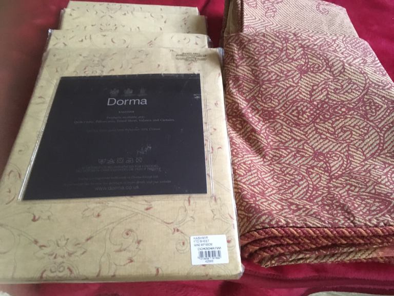 4 BRAND NEW SINGLE DORMA FITTED SHEETS & 2 DORMA SINGLE  DUVET Covers