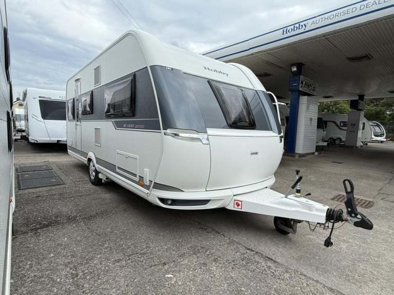 2018 HOBBY De Luxe Edition 495 UL fixed single beds