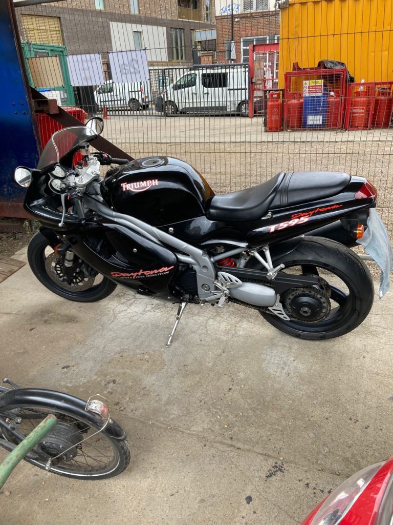 Triumph, DAYTONA, 1998, 955 (cc)