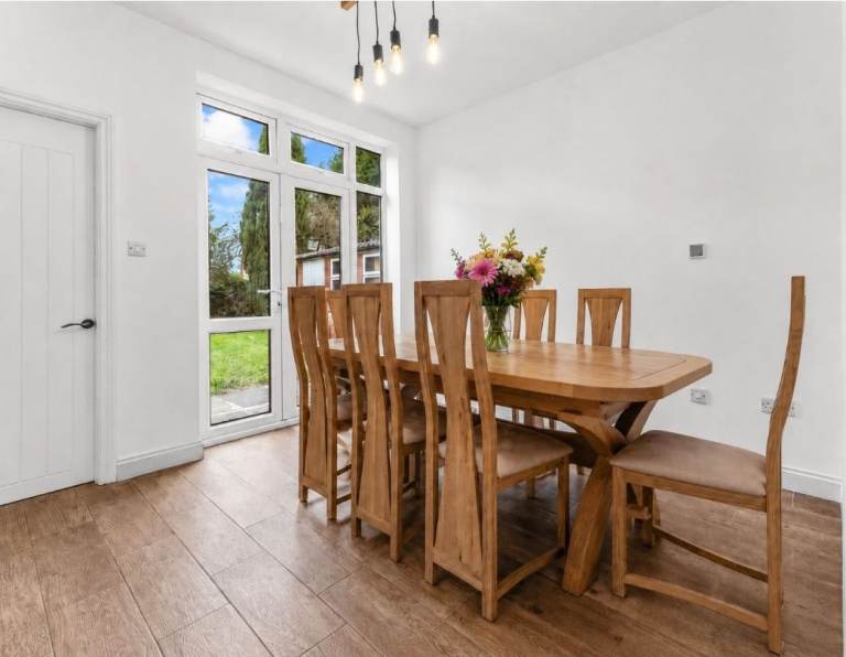 Solid Oak Extending Dining Table & 8 Chairs