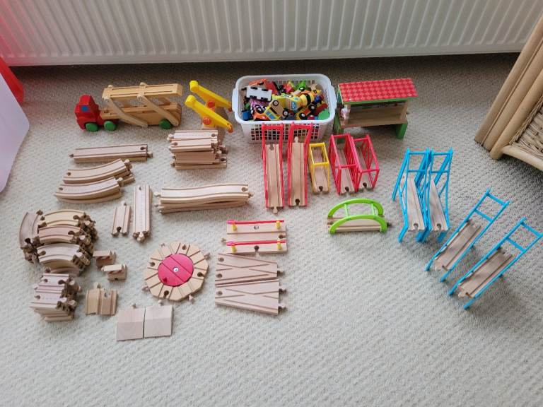 image for 100 pieces aprox. Brio wooden train