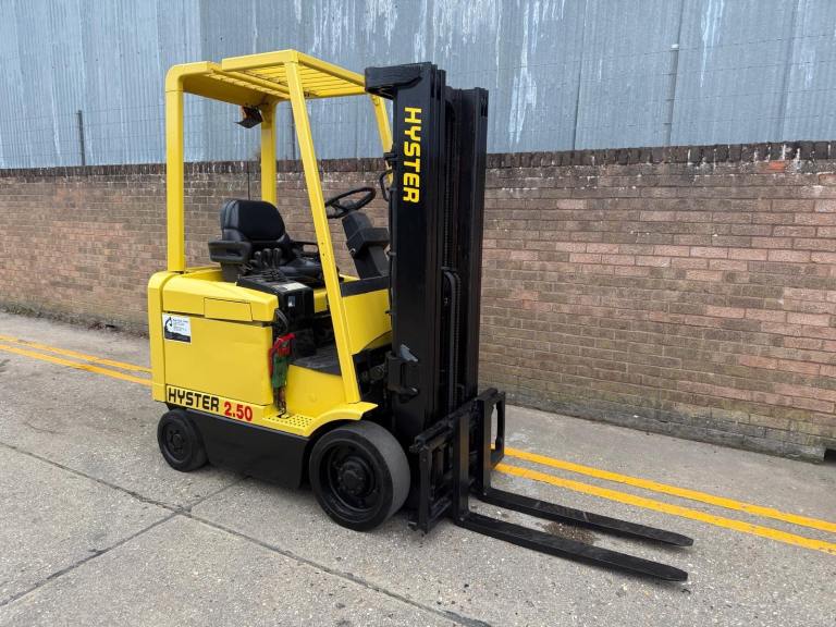 Hyster 2.5t electric forklift, Container spec triple mast 