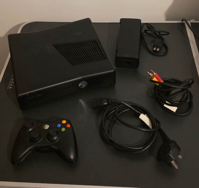 Xbox 360 S ( Slim )