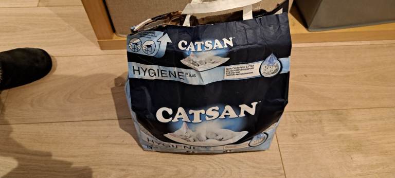 Free 4kg catsan cat litter