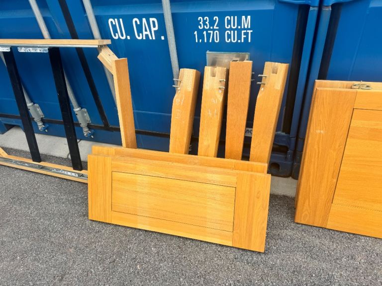 Solid oak Extendable table possible Delivery