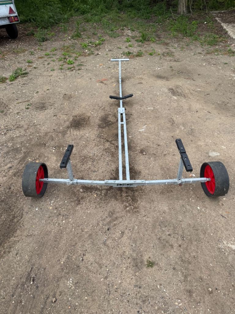 Folding launching trolley 