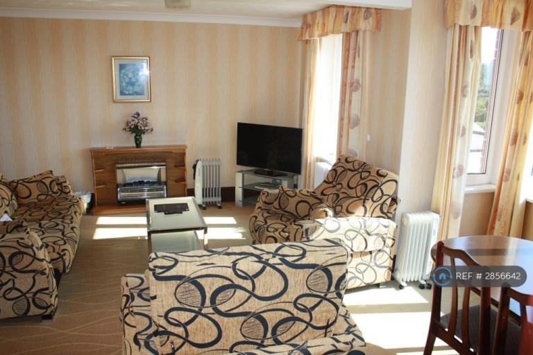 2 bedroom flat in Douglas Avenue, 16 Douglas Avenue Exmouth Ex8 2Ex, EX8 (2 bed) (#2856642)