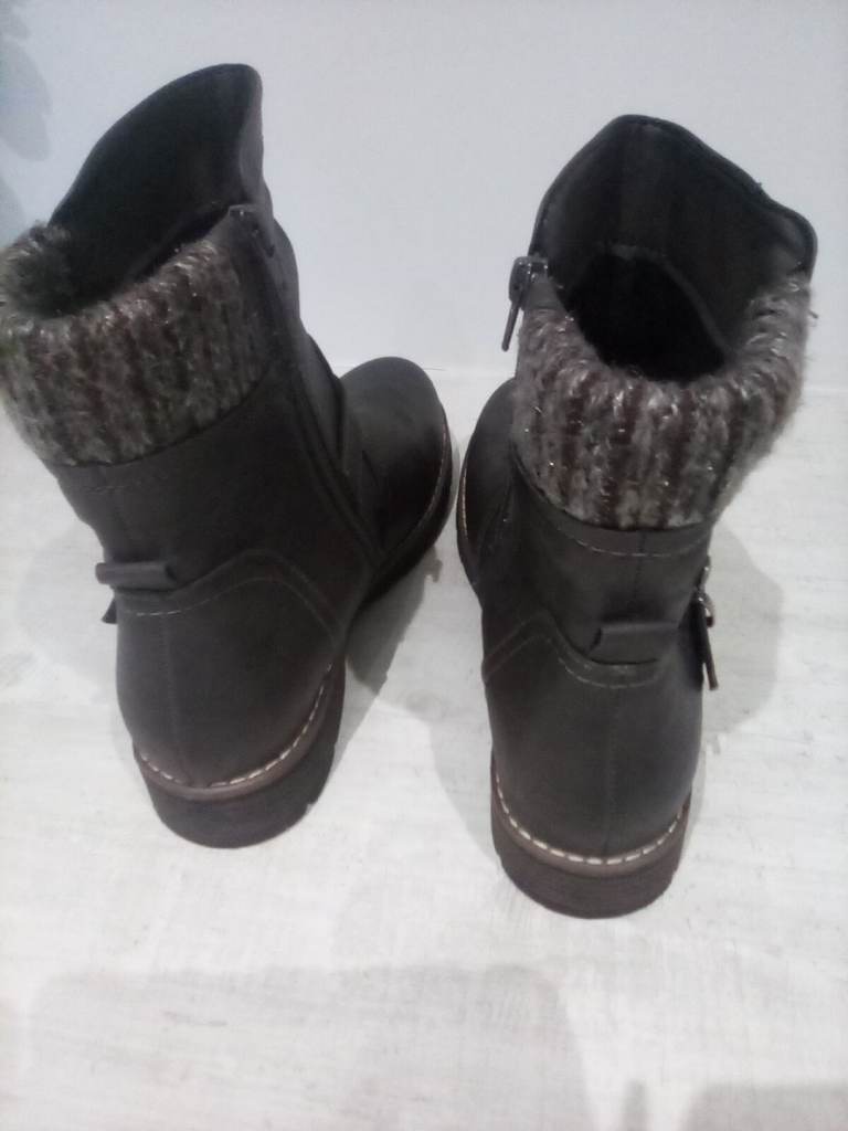 Knitted cuff ankle boots