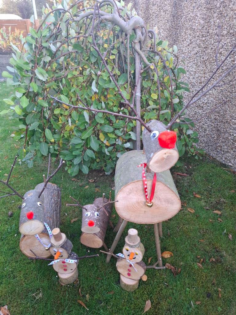 Log reindeer and snowmen