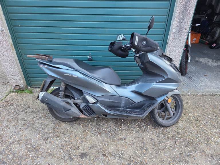 Honda pcx 125cc scooter