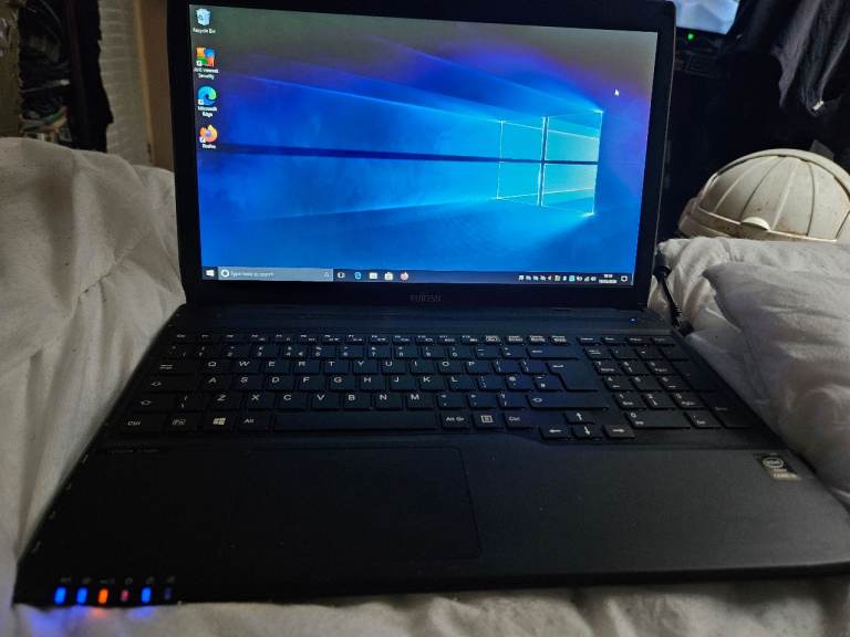 REDUCED FROM £399.99 - AS NEW,Fujitsu Laptop - Black,Windows 10, Awesome Condition