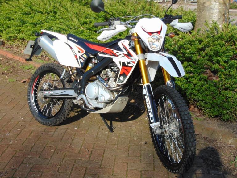 Rieju MRT 200 Marathon 2017 on/off road trail adventure supermoto green laner 