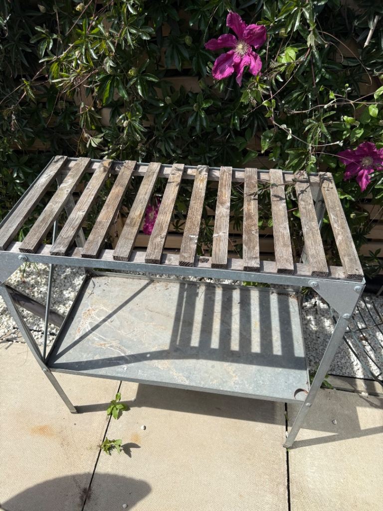 Greenhouse staging in 