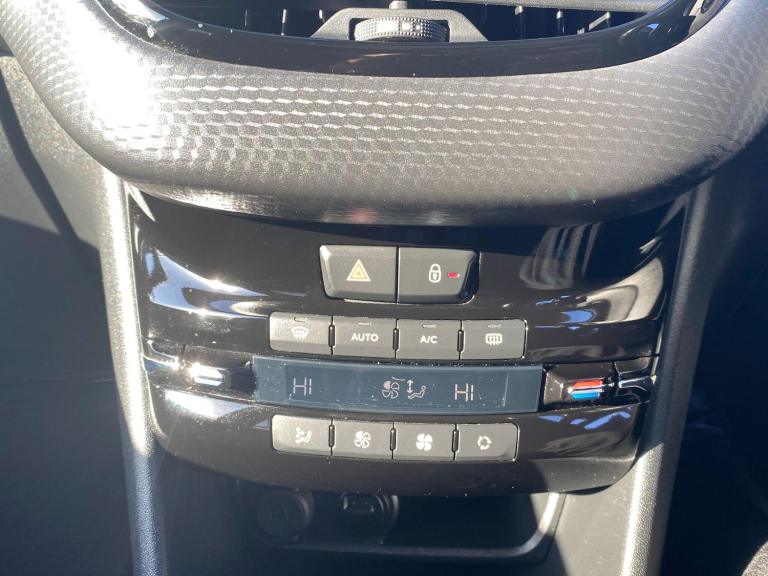 2018 Peugeot 2008 1.2 PureTech Allure Premium 5dr [Start Stop] HATCHBACK PETROL Manual