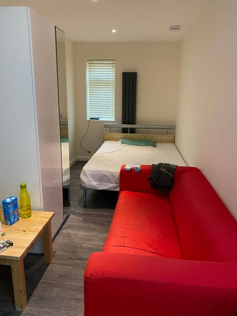 BEAUTIFUL ENSUITE DOUBLE ROOM FOR SINGLE PROFESSIONAL TO RENT IN HOUNSLOWM WEST