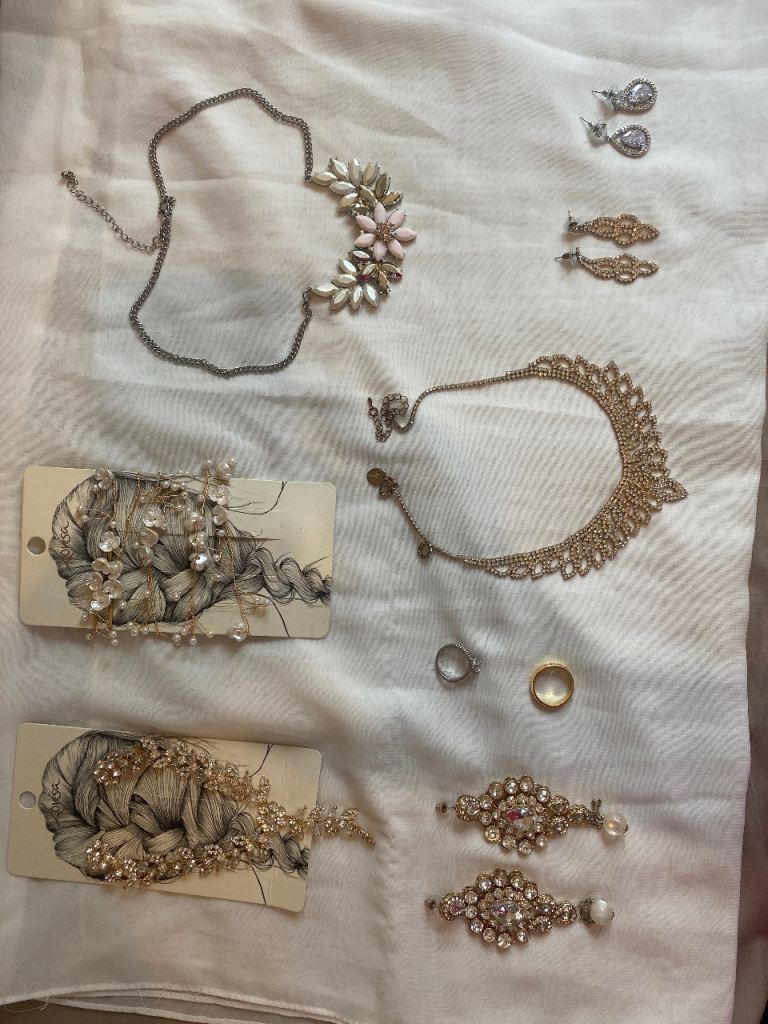 Lovisa Gold Hair Vine with Crystals – New, Perfect for Weddings