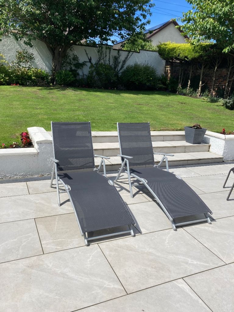 2 BLACK FOLDABLE SUN LOUNGERS WITH SILVER FRAMES