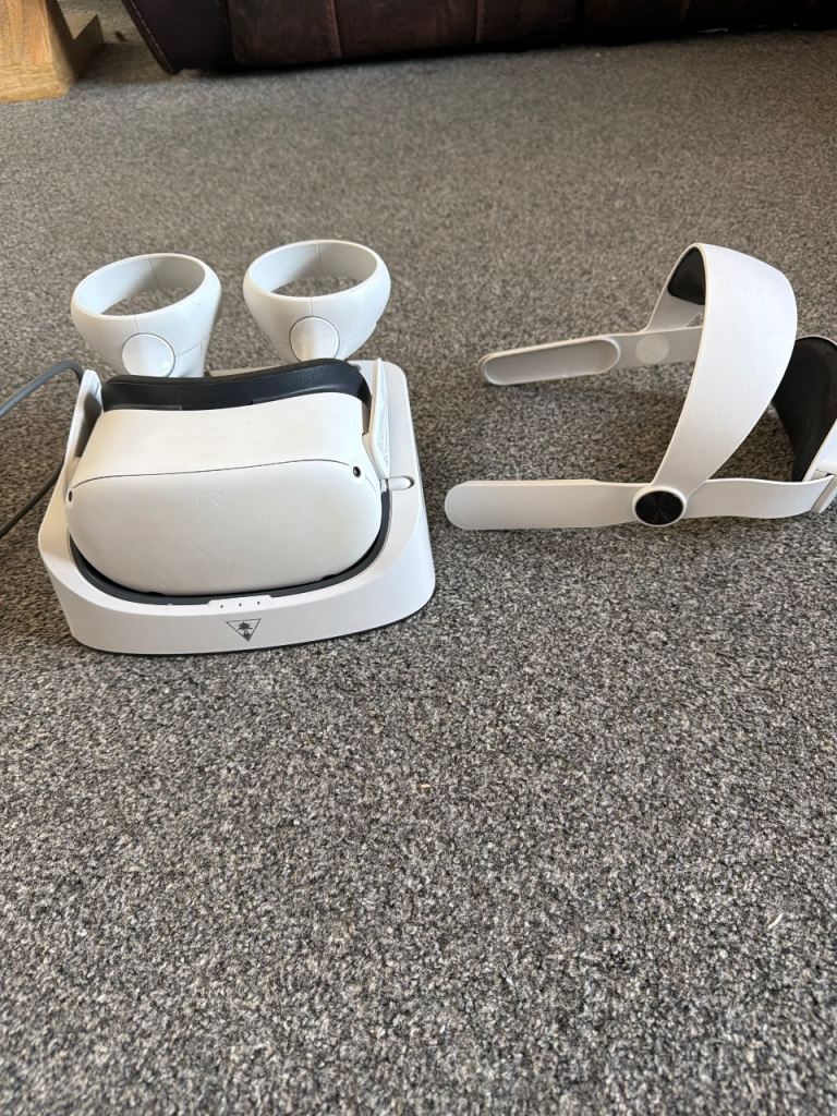 Meta/Oculus Quest 2 VR Headset + Controllers + Charging Dock – Excellent Condition