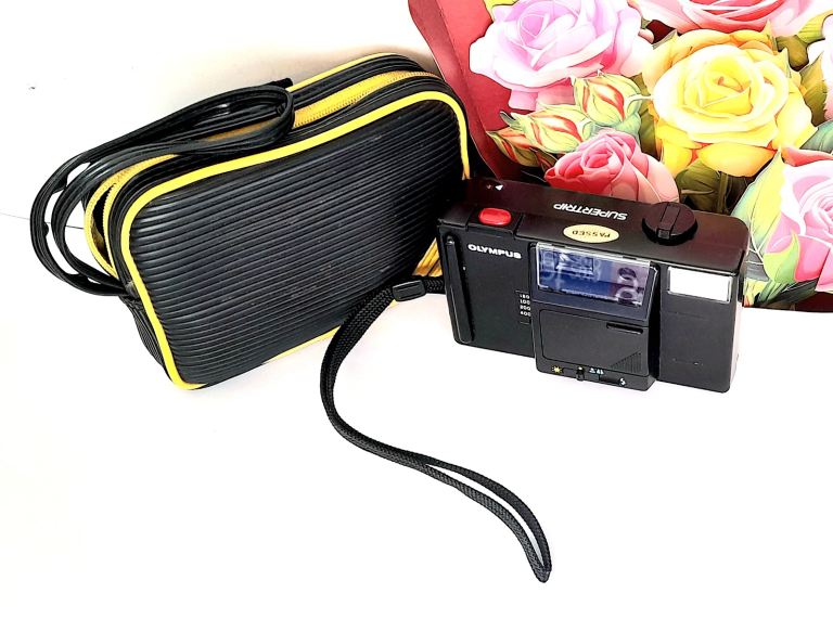 VINTAGE 35 mm CAMERA - OLYMPIC SUPERTRIP with STRAPS and CASE 12 x 7 cm VERY GOOD