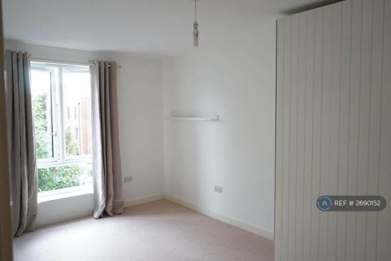 2 bedroom flat in Verona House, Mitcham, CR4 (2 bed) (#2690152)