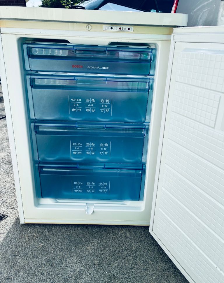 Bosch Undercounter freezer, delivery for extra 