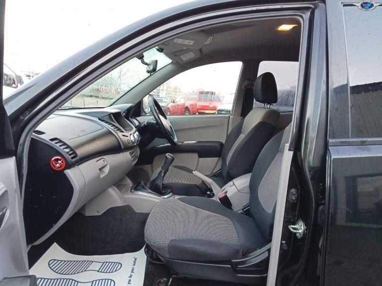 MITSUBISHI L200 2.5 DI-D Warrior Black Manual Diesel 2006